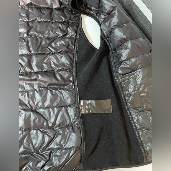 Uniqlo light down filled Black Quilted Hooded Vest - Picture 3 of 12